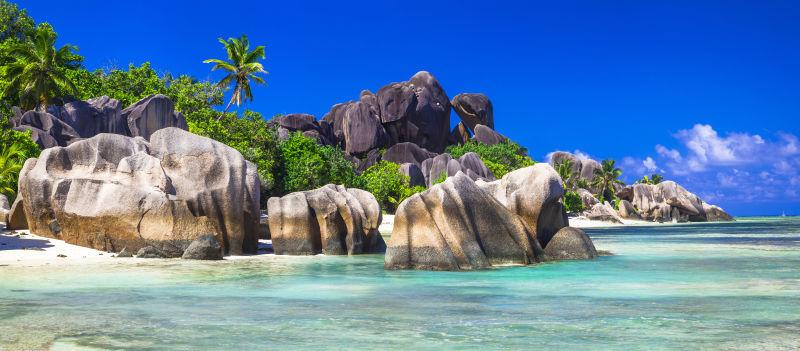 塞舌尔-拉迪格岛上美丽的岩石风景