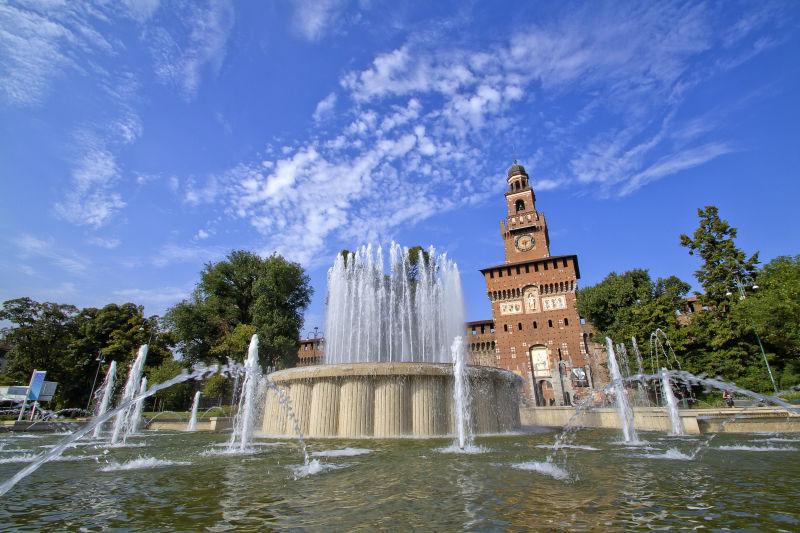 在意大利米兰斯福尔札城堡和喷泉