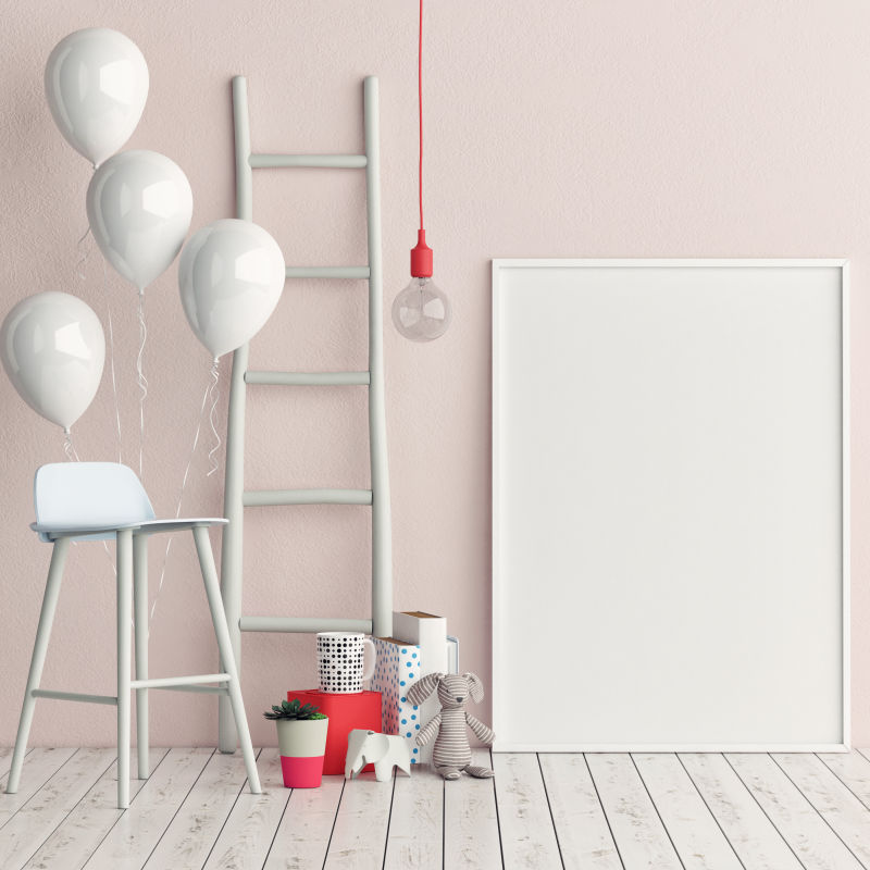 白色梯子旁的海报