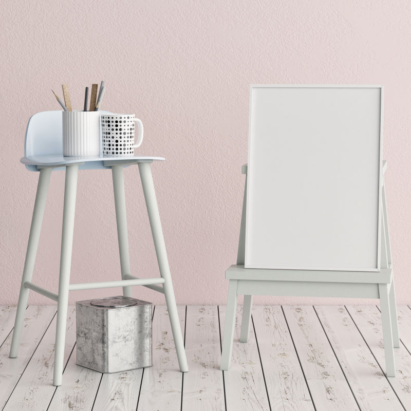 儿童房间里的白色海报