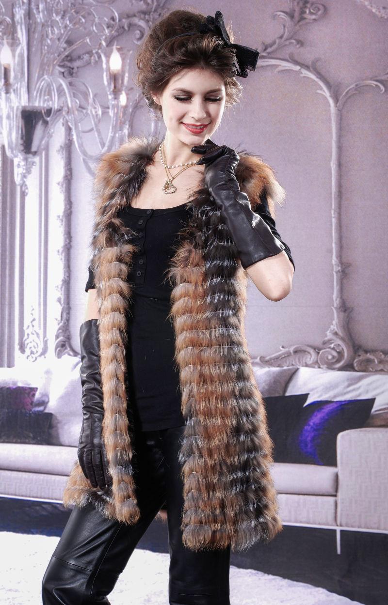 美丽的模特穿着冬装