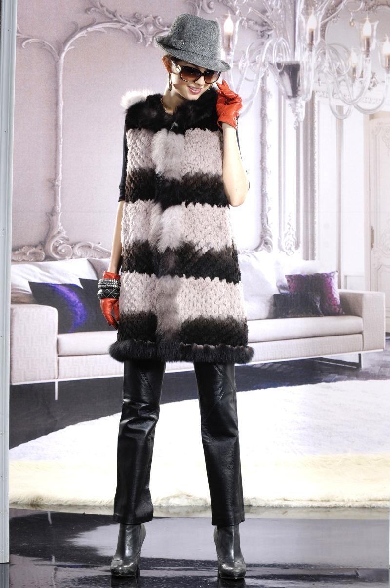 穿着时尚冬装的模特