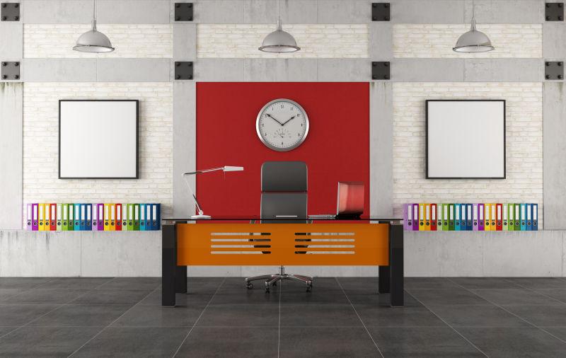 白色背景下有着多彩文件夹的办公室