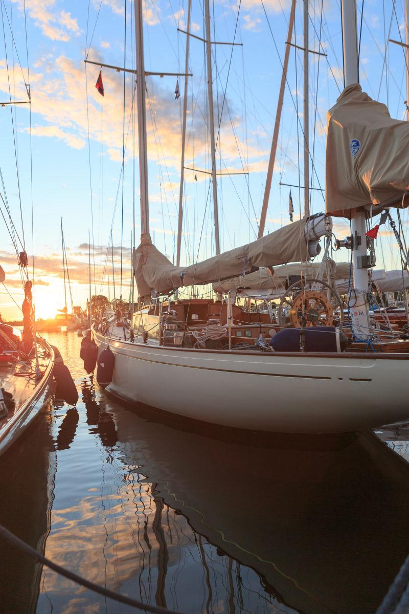 夕阳下的瑞典游艇