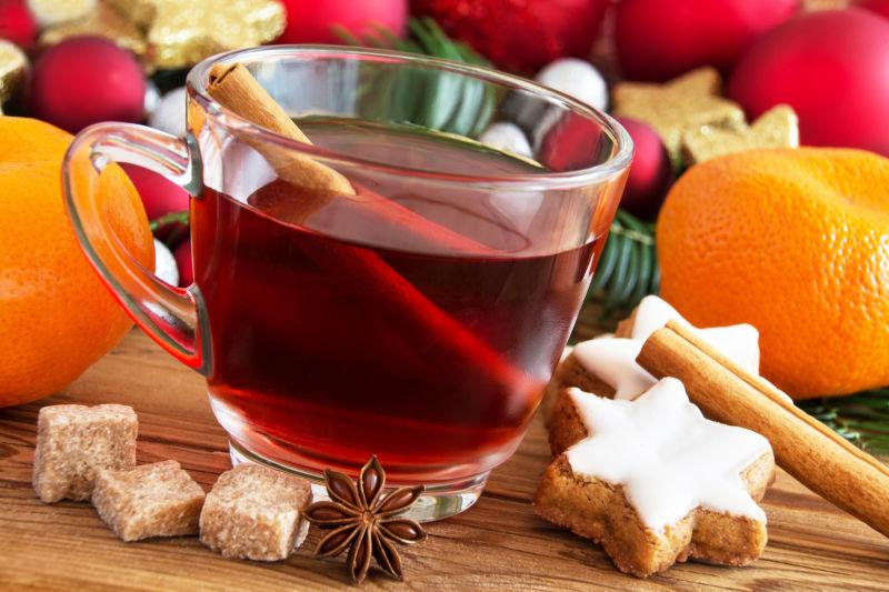 加糖的糕点和葡萄酒