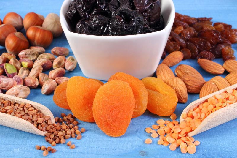 含天然铁和膳食纤维的成分的食材