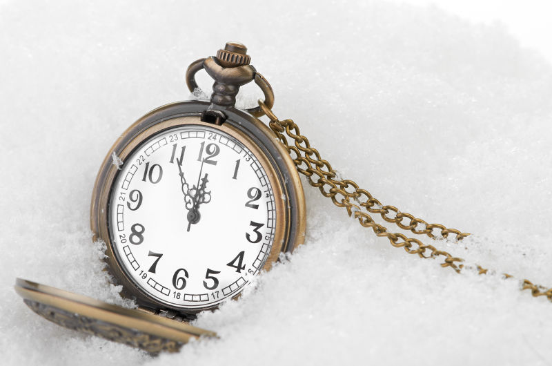 雪上漂亮的怀表
