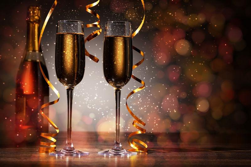 迎接圣诞的两杯香槟酒杯