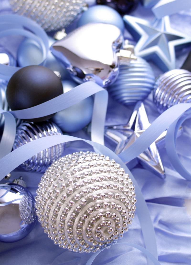 蓝色的圣诞饰品