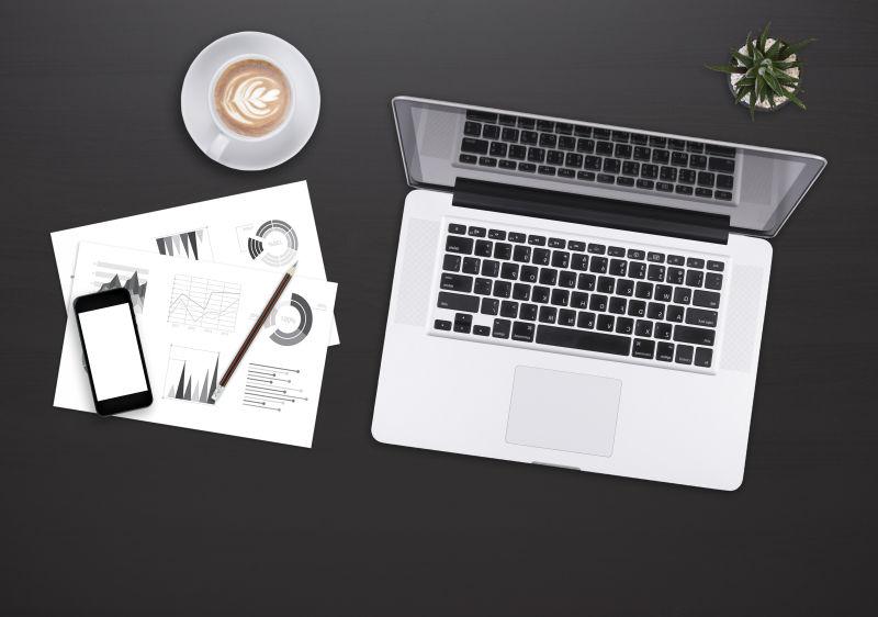 简单干净的黑色办公桌