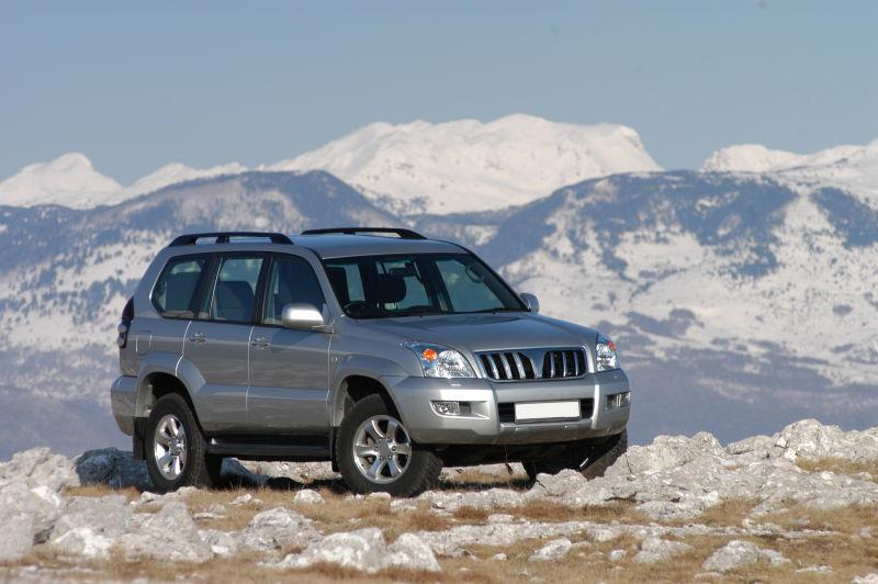 山上的大型越野车