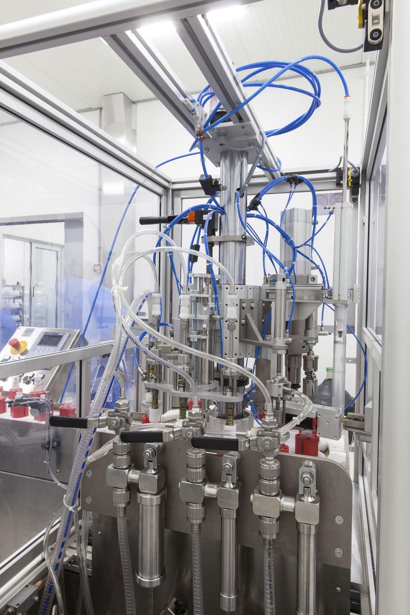 现代制药厂的设备