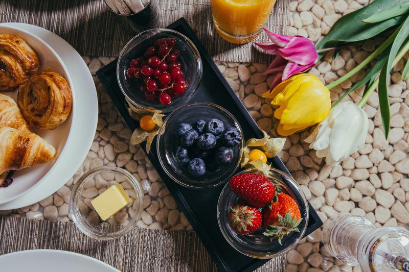 好吃的草莓蓝莓和樱桃