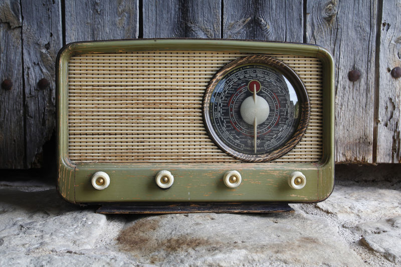 一台老式收音机