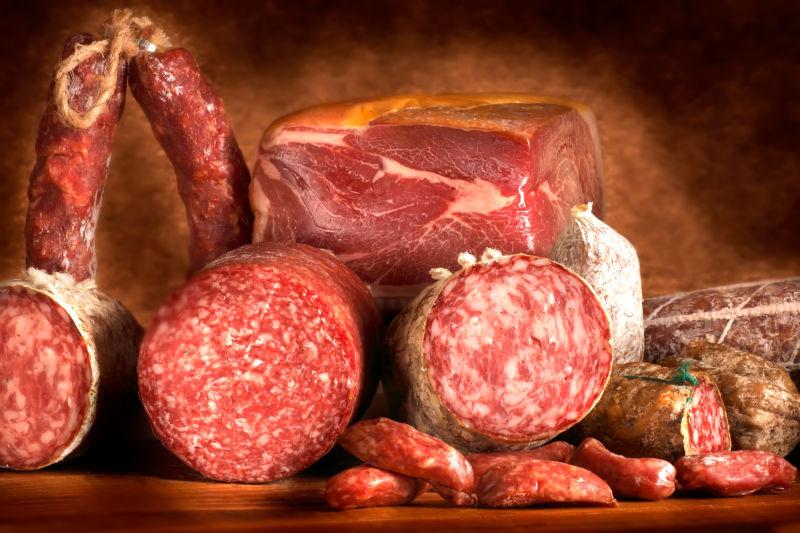 各种美味的腊肠和香肠