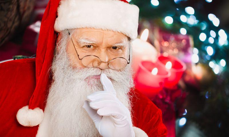 圣诞老人在灯光下