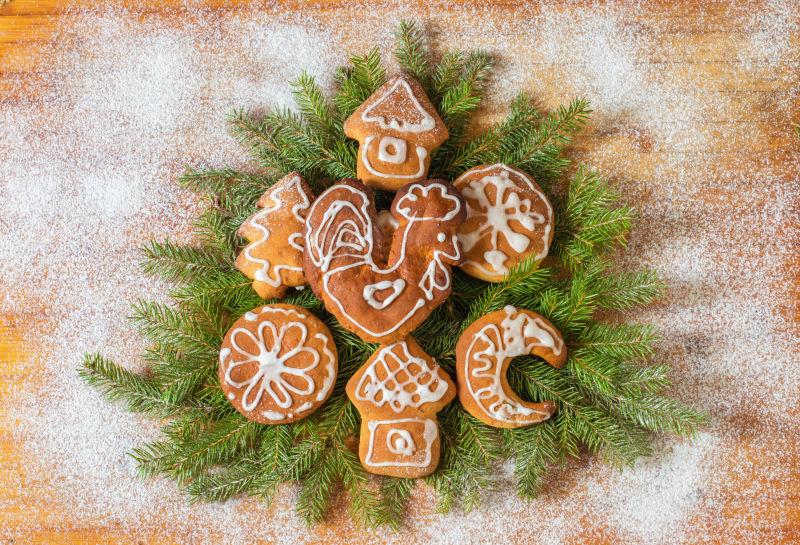 用姜饼装饰的圣诞树