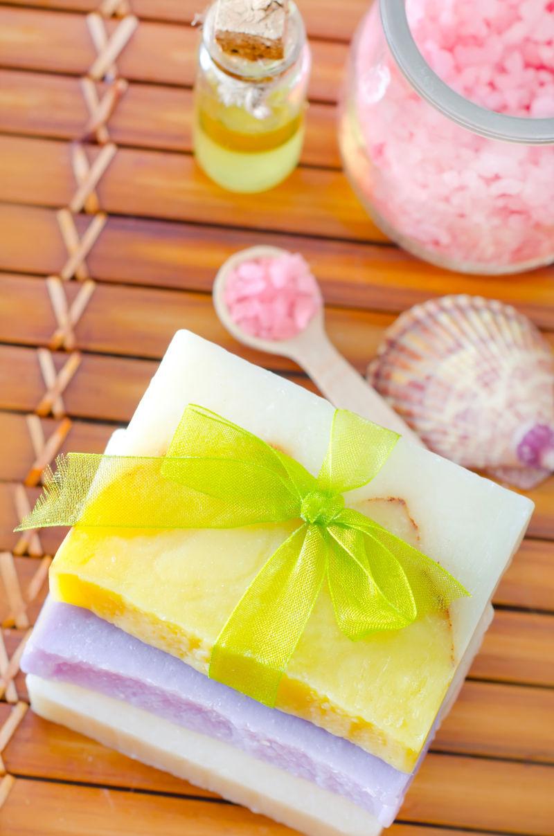 泡温泉需要的肥皂精油和浴盐