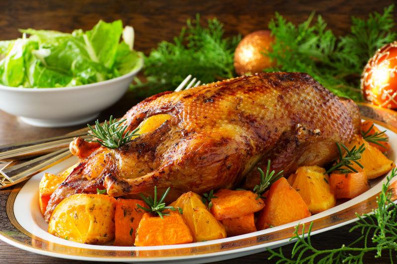 南瓜和橘子烤鸭