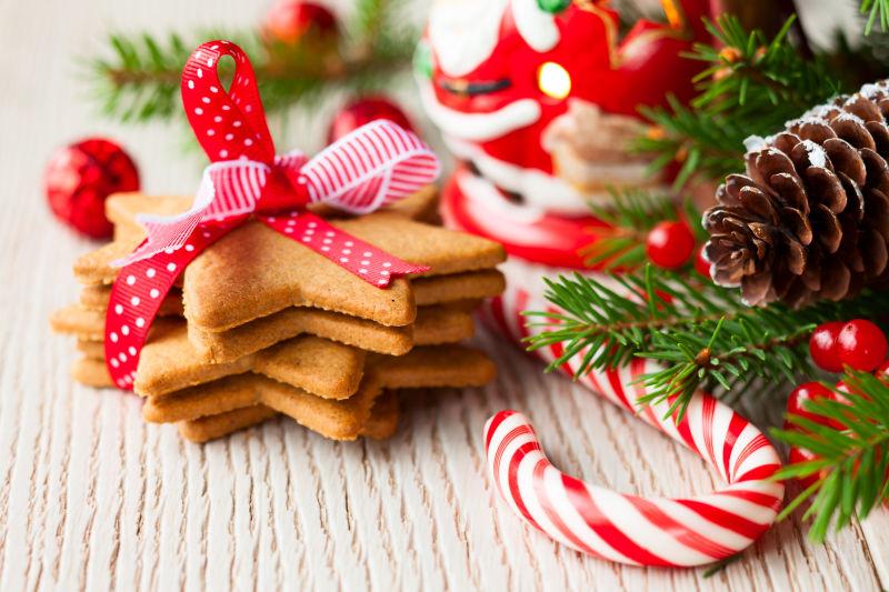 圣诞节饼干与装饰品