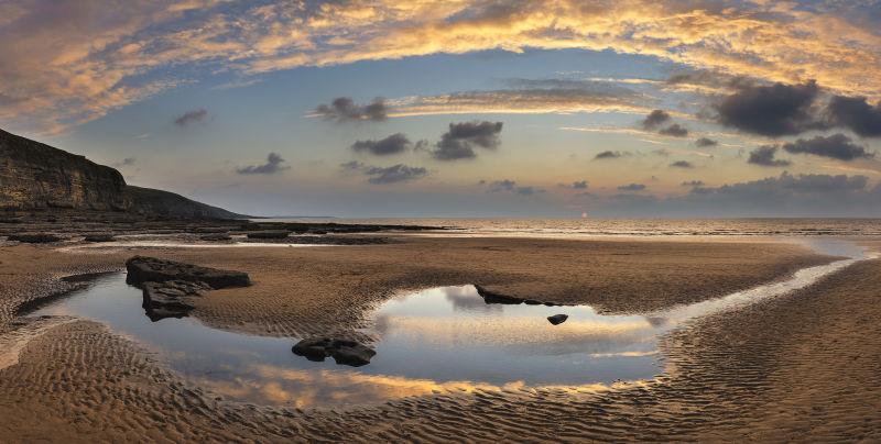 美丽的威尔士杜兰湾日落全景日
