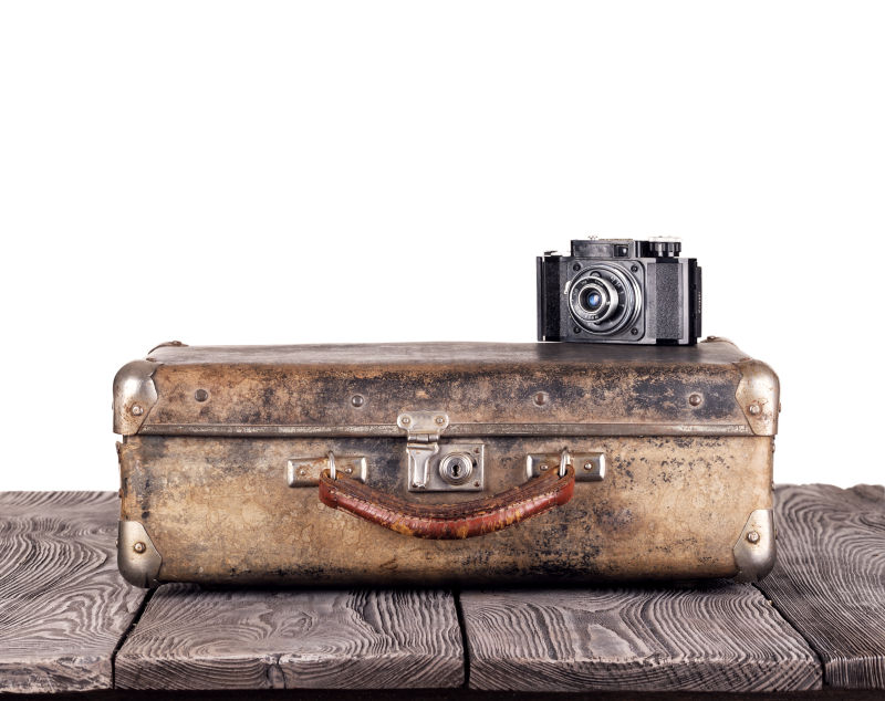带相机的复古旧手提箱