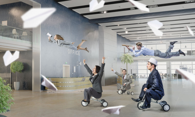 职员在公司娱乐