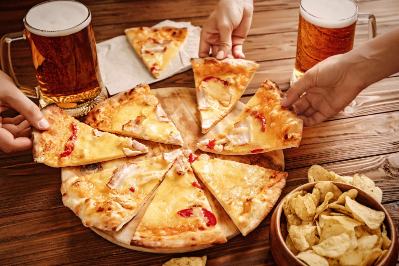 切成八片的披萨饼