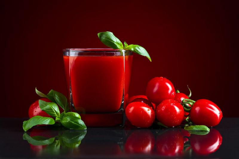 美味的小番茄和被子里里的番茄汁