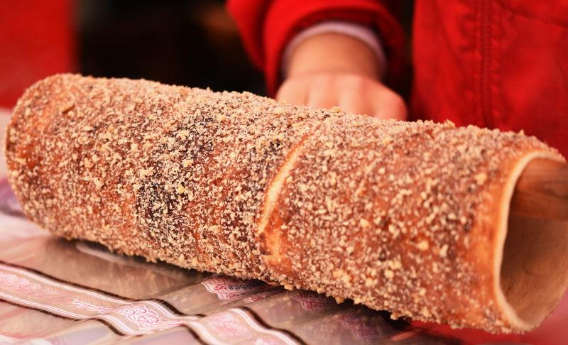 烤架上的好吃的传统烤面包