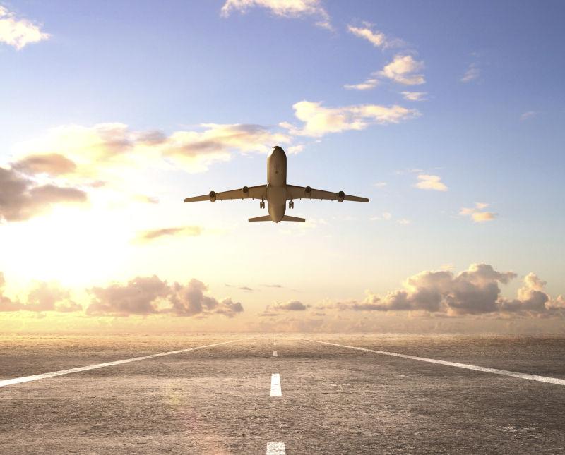 日出-日落时分在跑道上降落-起飞的飞机