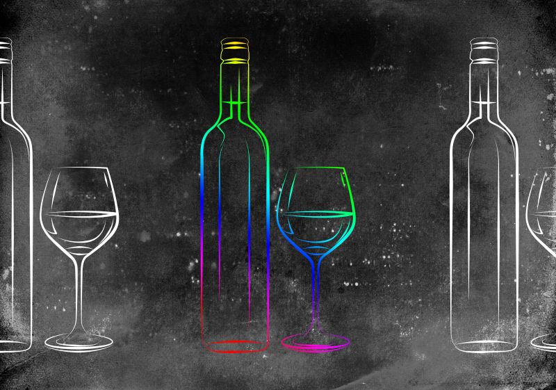 创意红酒瓶和高酒杯