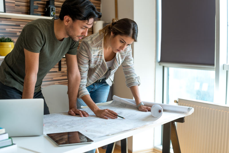 一起看项目图纸中的男人和女人