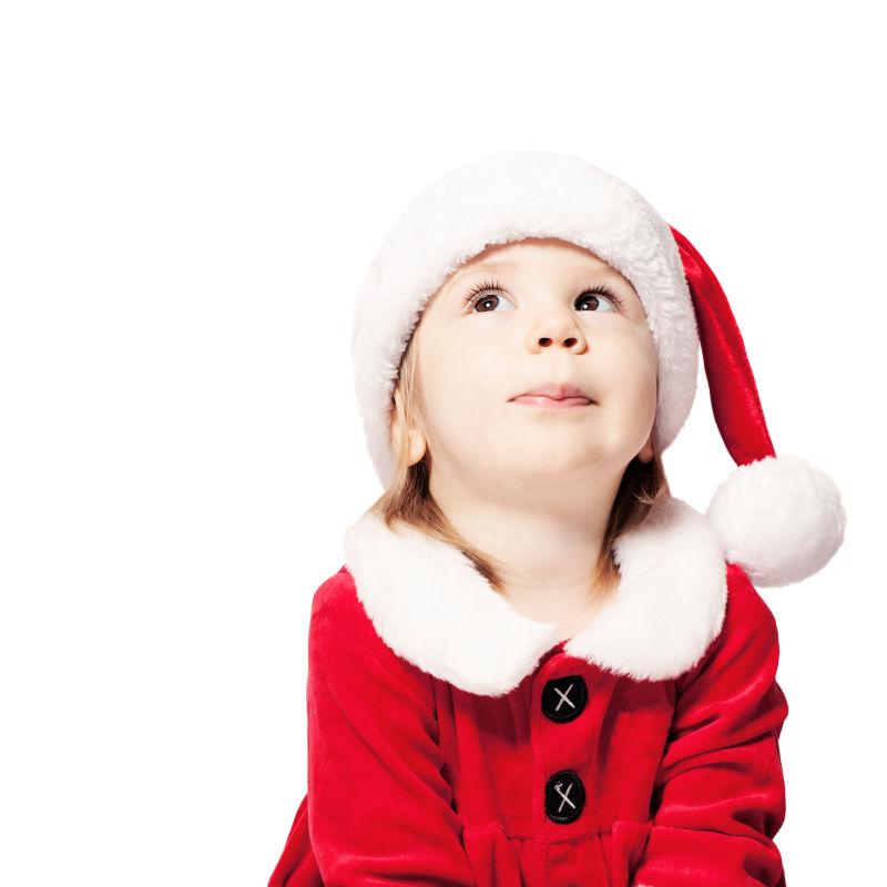 白色背景下戴圣诞帽的小女孩