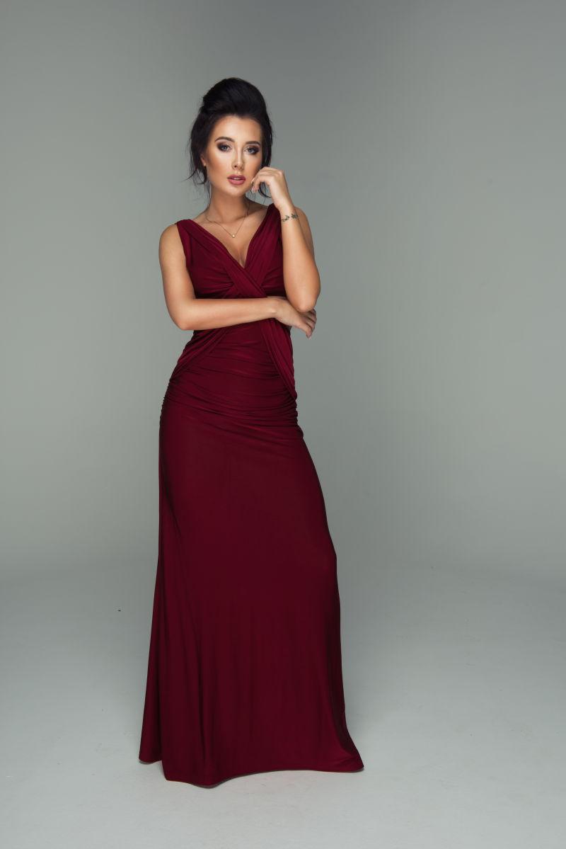 酒红色长裙美女