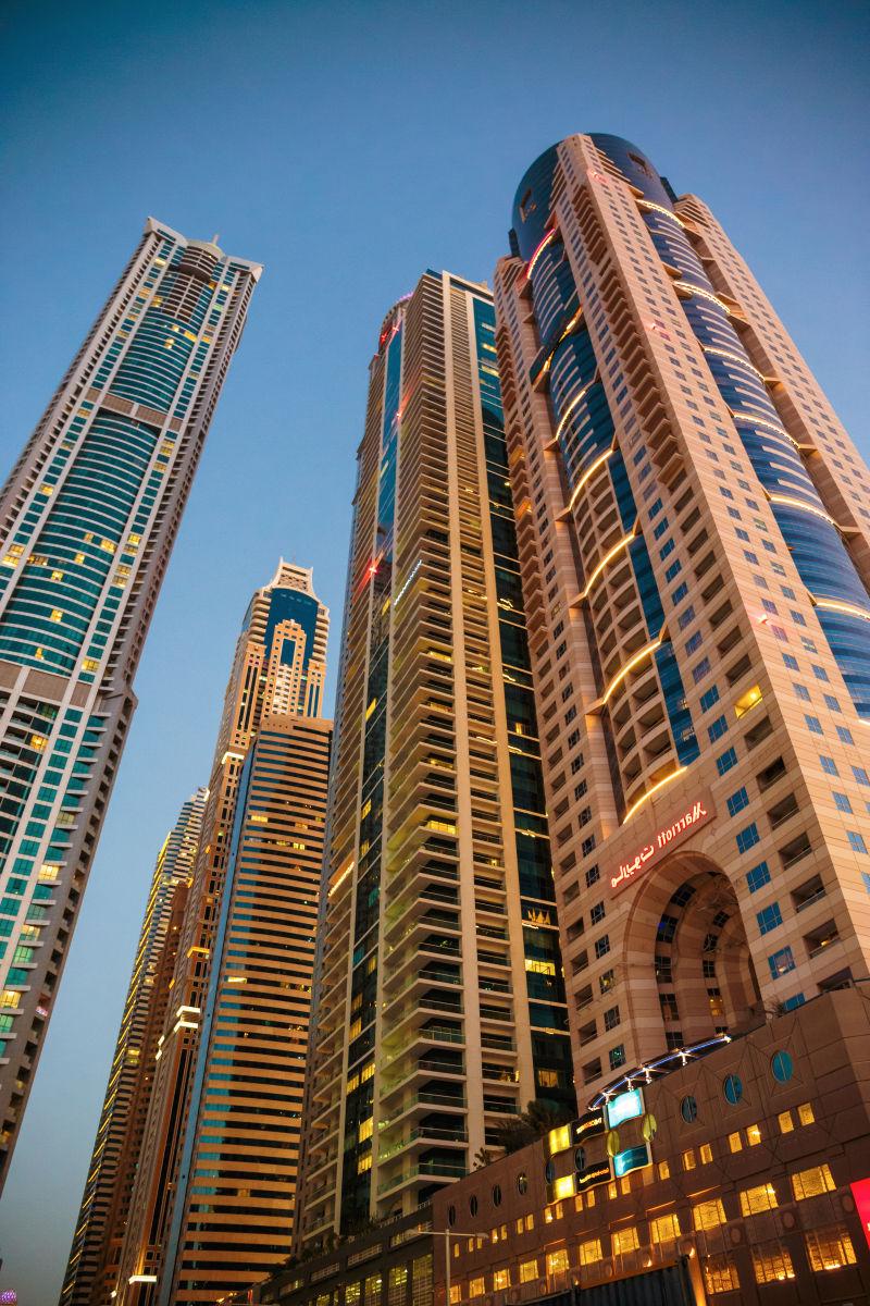 迪拜码头的现代建筑