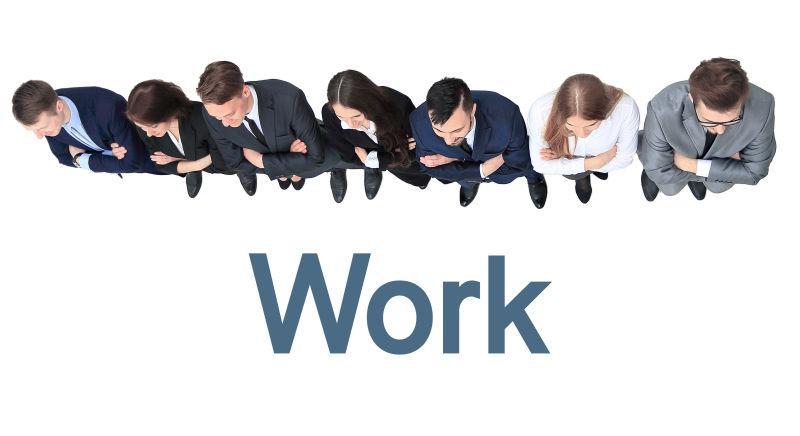 站成一排的年轻商人