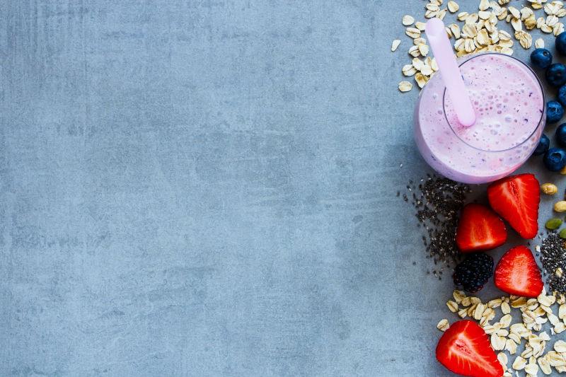 自制的水果冰沙