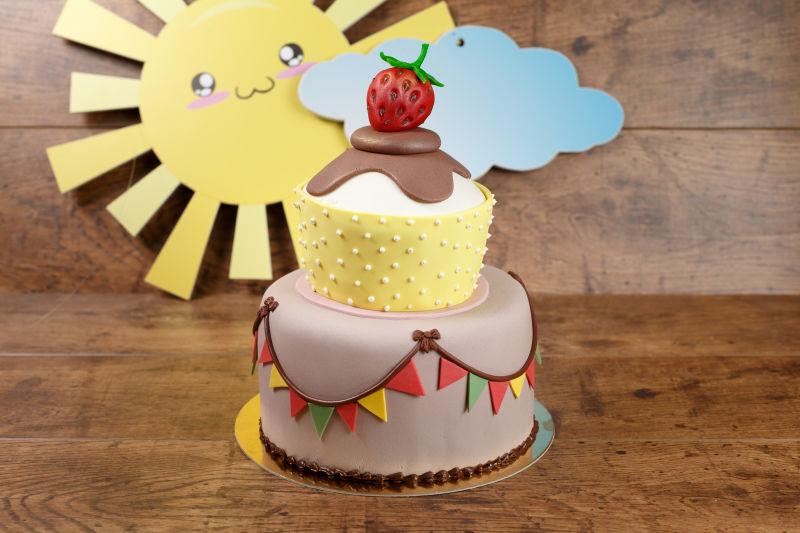 草莓奶油双层蛋糕