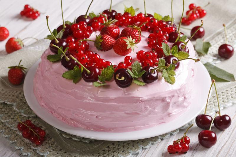 草莓猕猴桃水果蛋糕