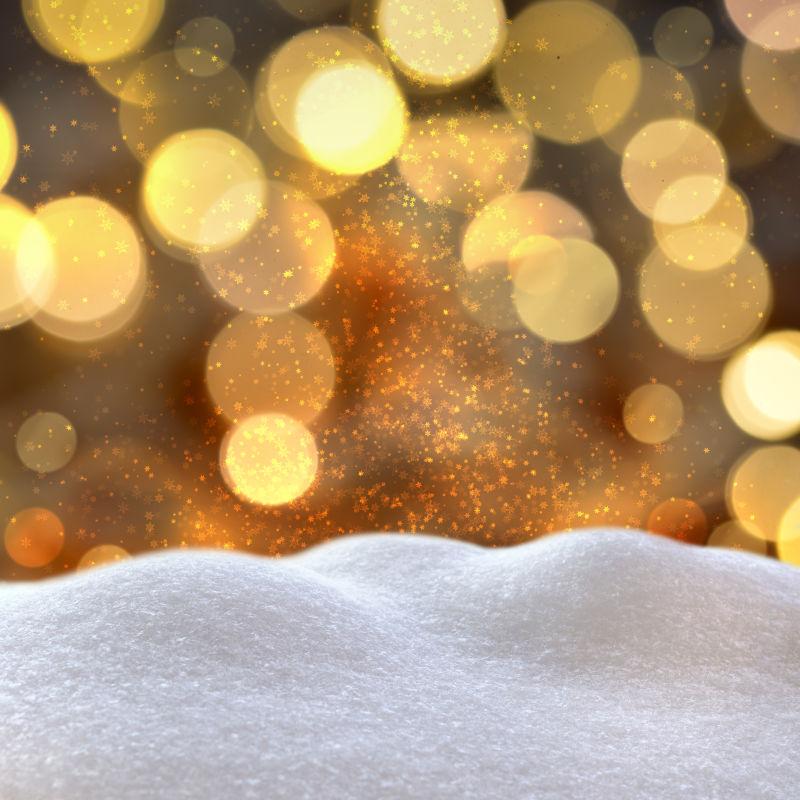金色闪光背景下的白色雪堆