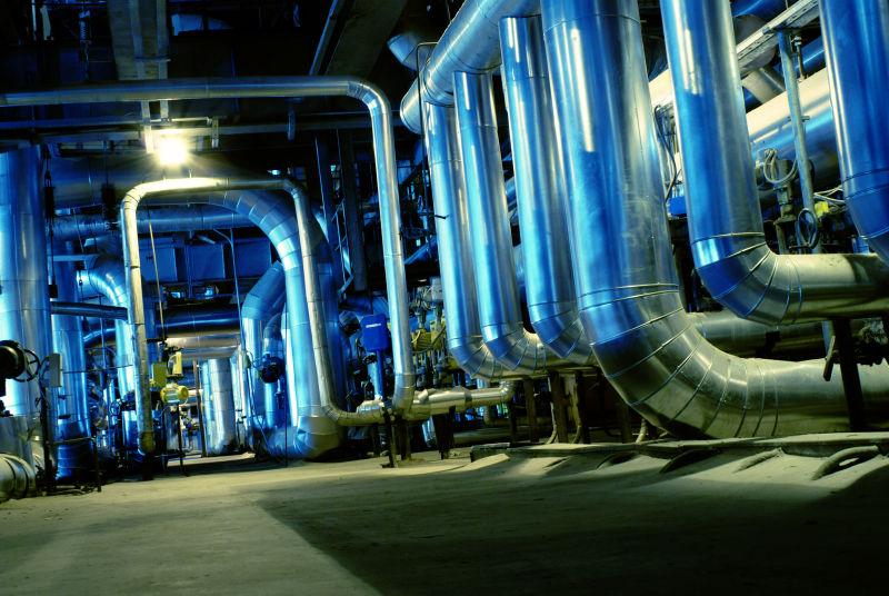 工厂的管道机械和汽轮机