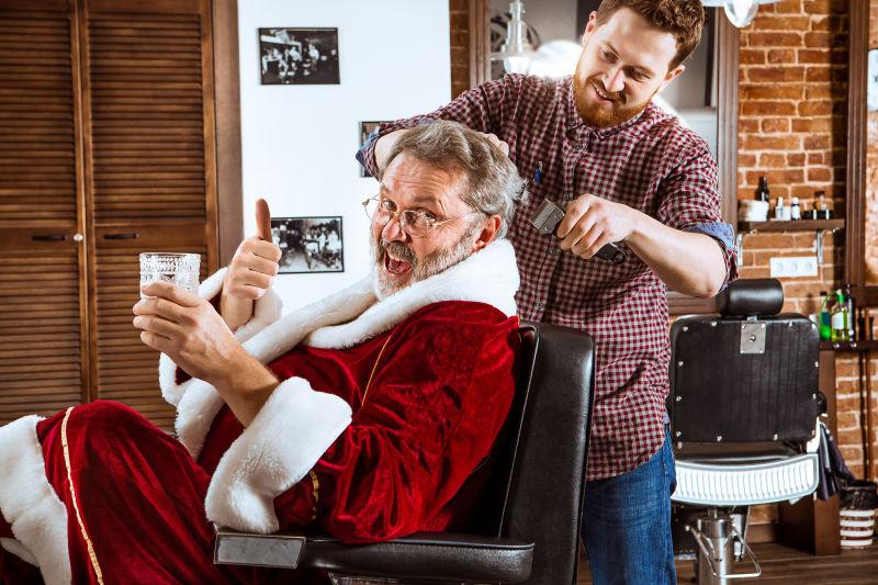 理发的圣诞老人点赞