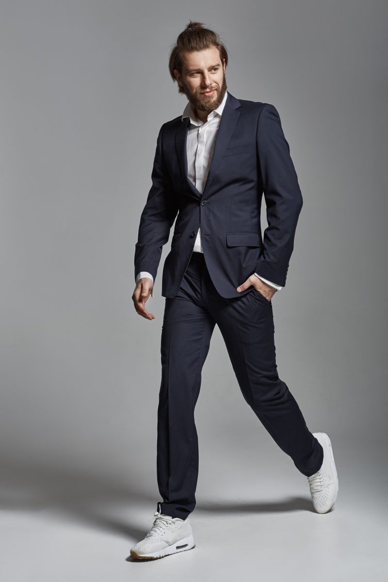 优雅的时尚帅哥