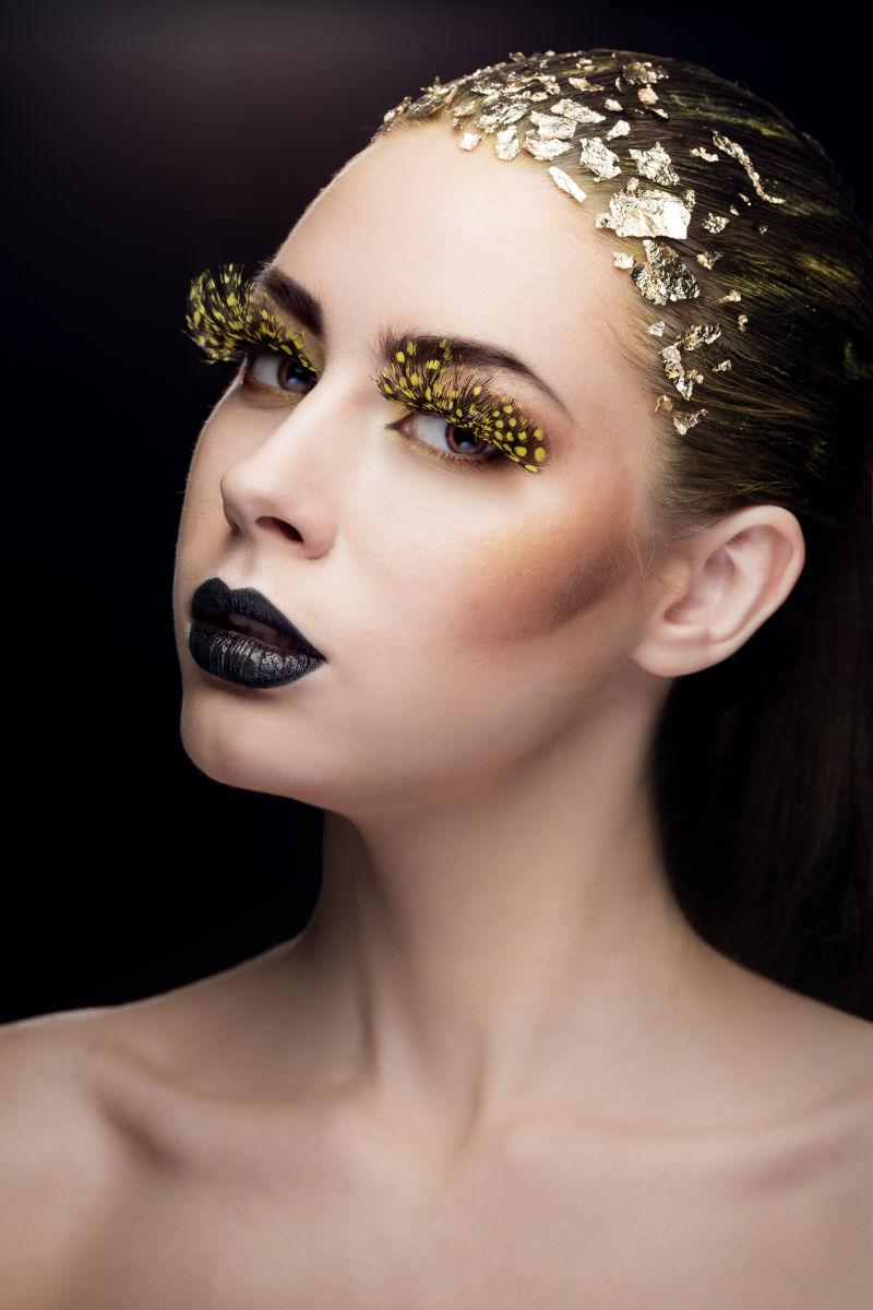 画着时尚妆容的女模特