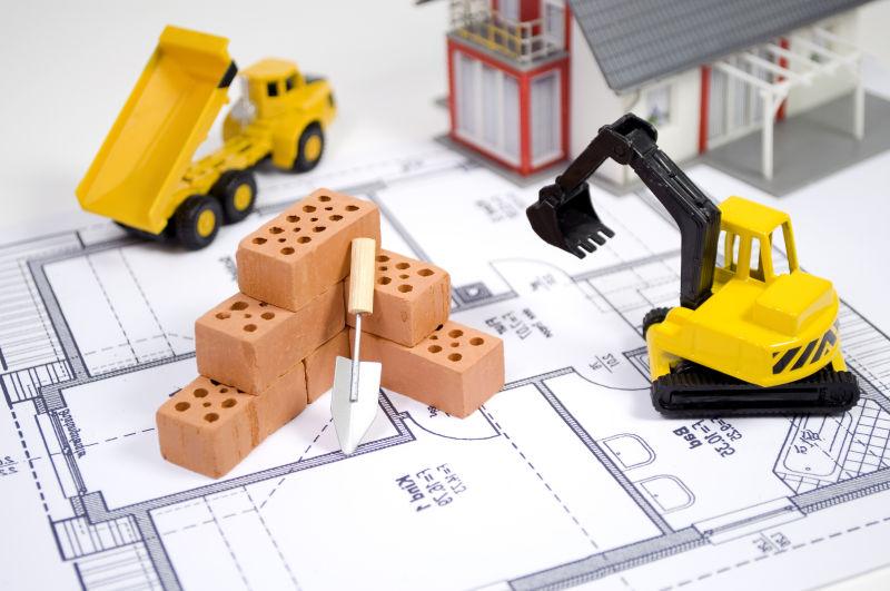 图纸上的工程车房屋和建筑用砖模型