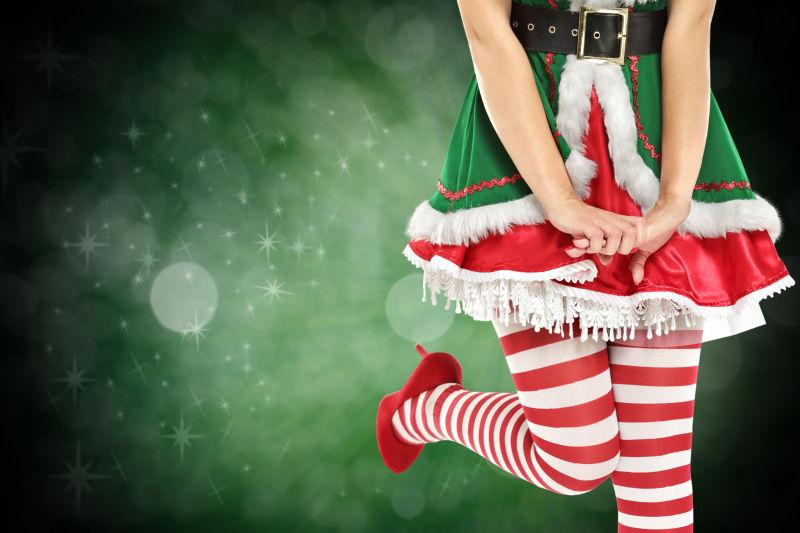 圣诞装扮的年轻美女