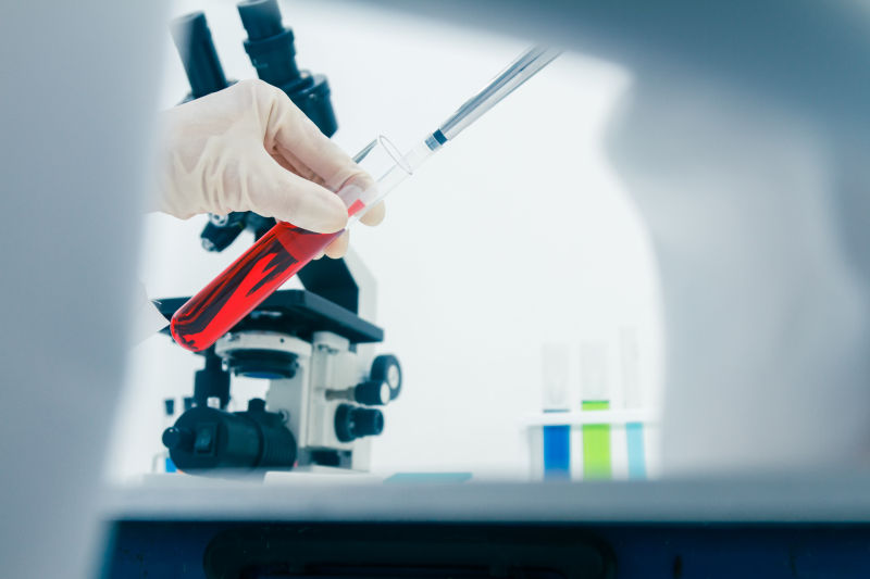 科学家们在做实验