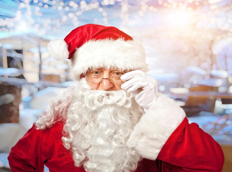 有白色胡须的圣诞老人