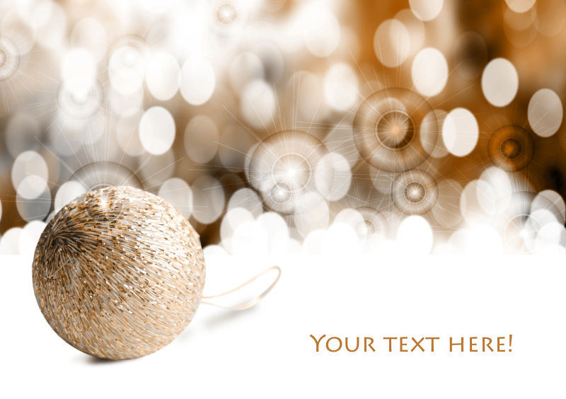 闪耀背景中的黄色圣诞球